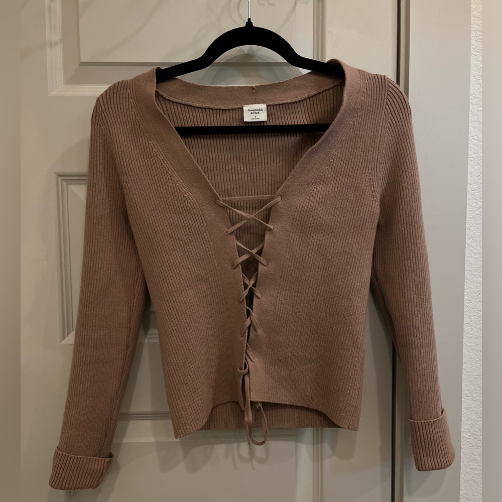 Abercrombie knit cardigan laced